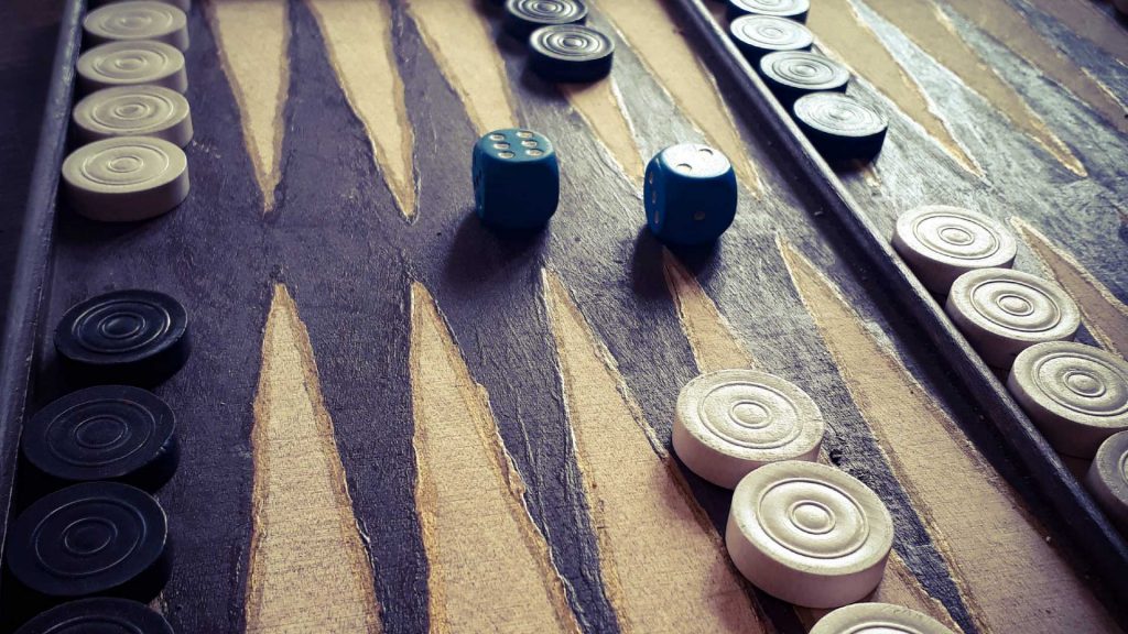 Jugendfreizeiteinrichtung CHiP 77 - Brettspiel, Gesellschaftsspiel aus Holz - Dame und Back-Gammon